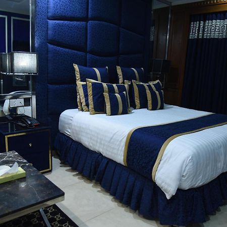 Hilton Suites לאהור מראה חיצוני תמונה