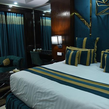 Hilton Suites לאהור מראה חיצוני תמונה
