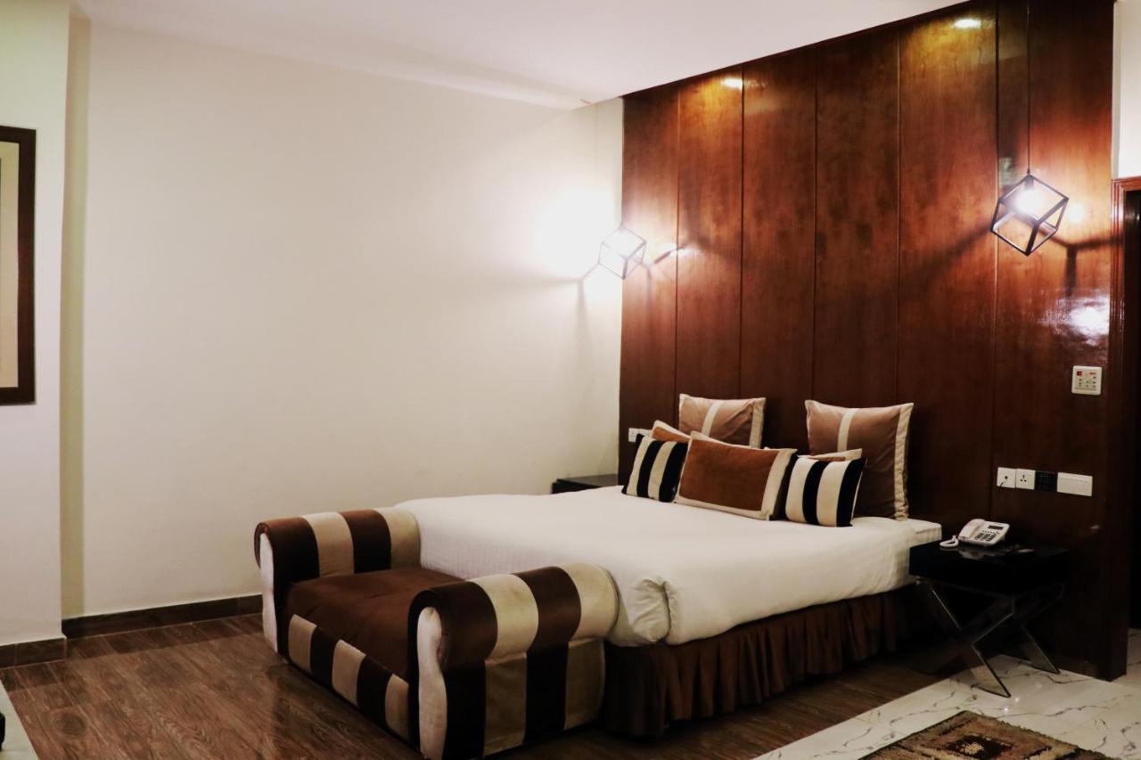 Hilton Suites לאהור מראה חיצוני תמונה