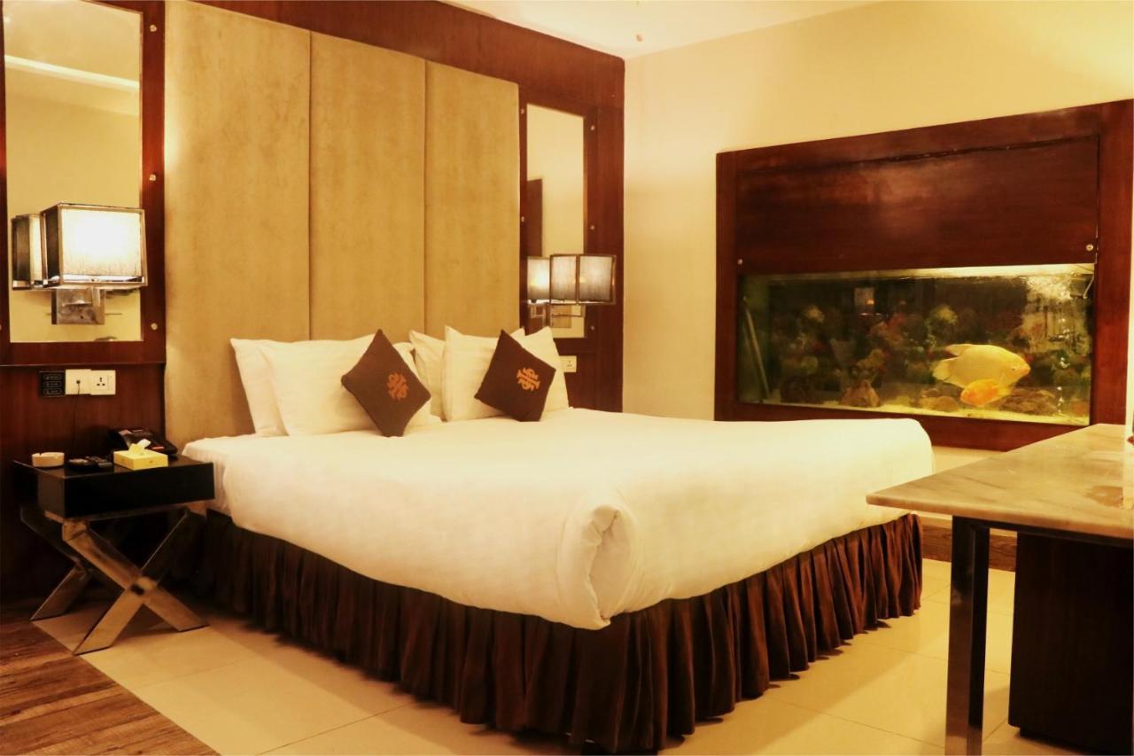 Hilton Suites לאהור מראה חיצוני תמונה