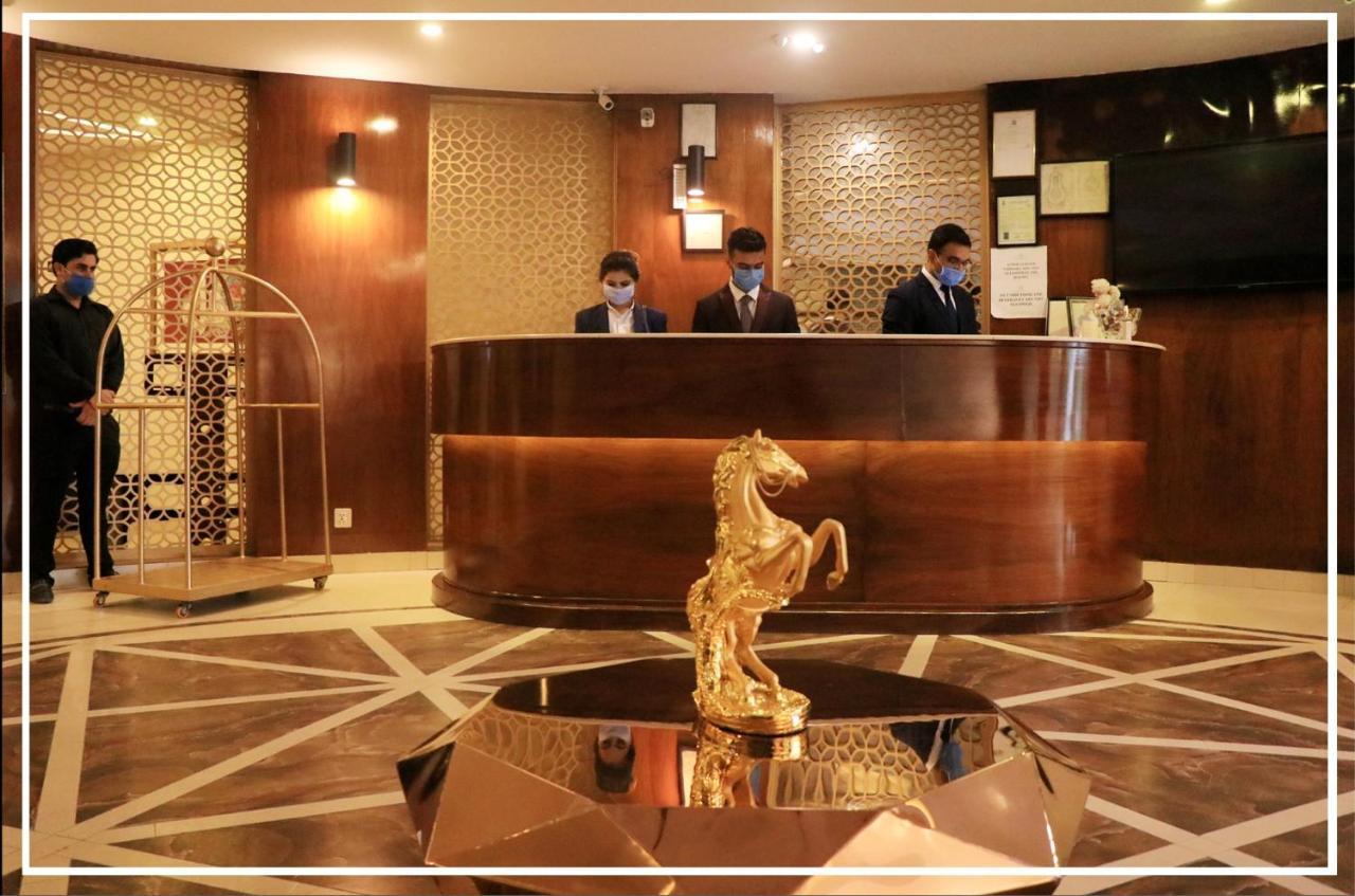 Hilton Suites לאהור מראה חיצוני תמונה
