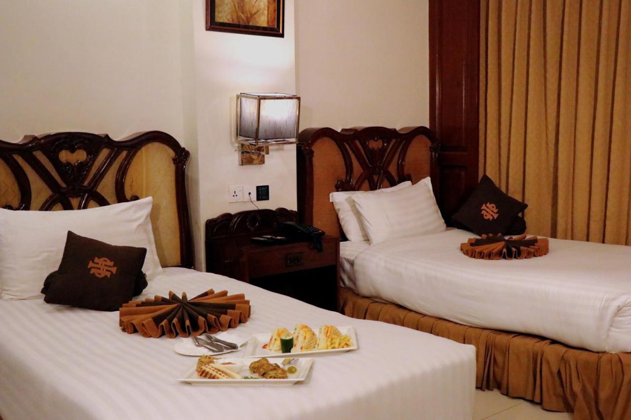 Hilton Suites לאהור מראה חיצוני תמונה