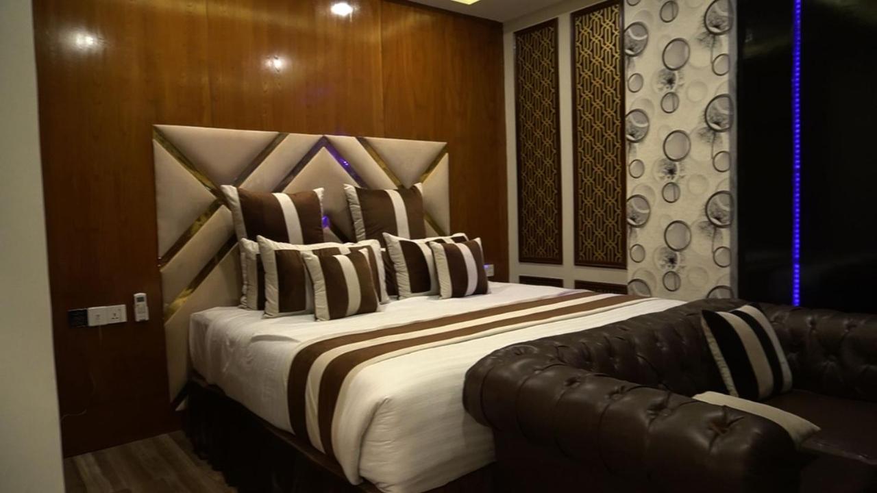 Hilton Suites לאהור מראה חיצוני תמונה