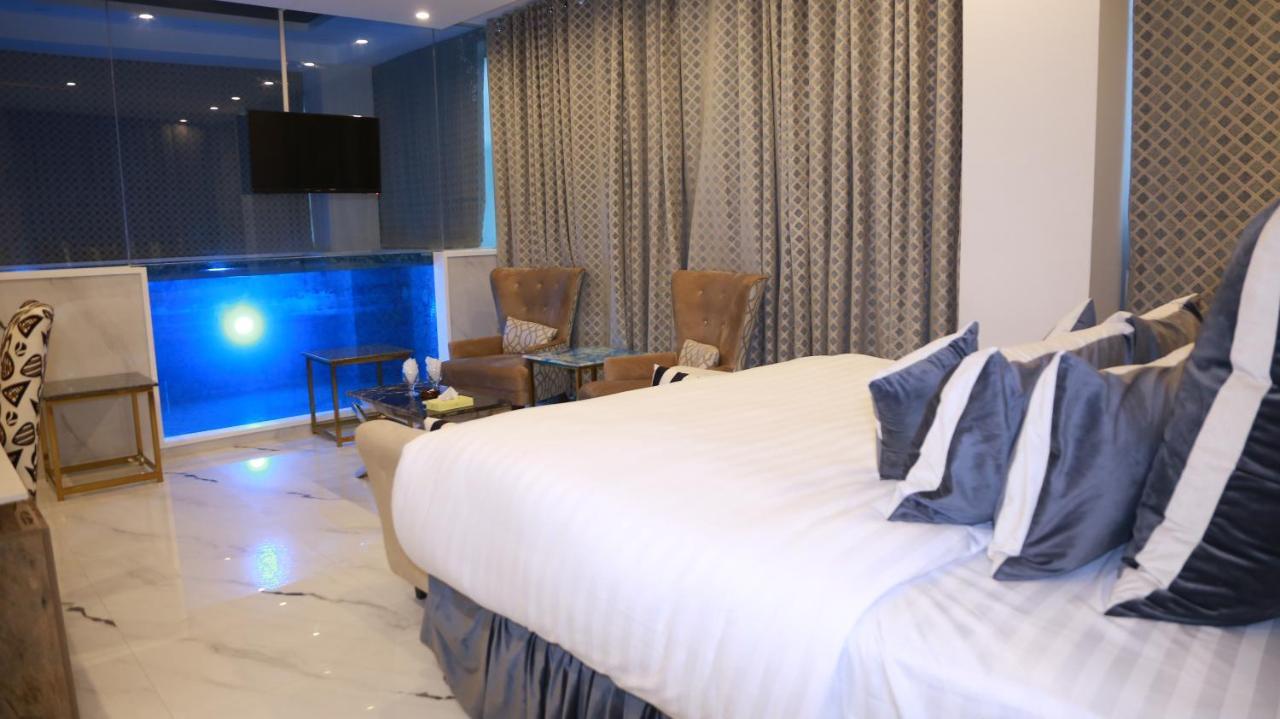 Hilton Suites לאהור מראה חיצוני תמונה