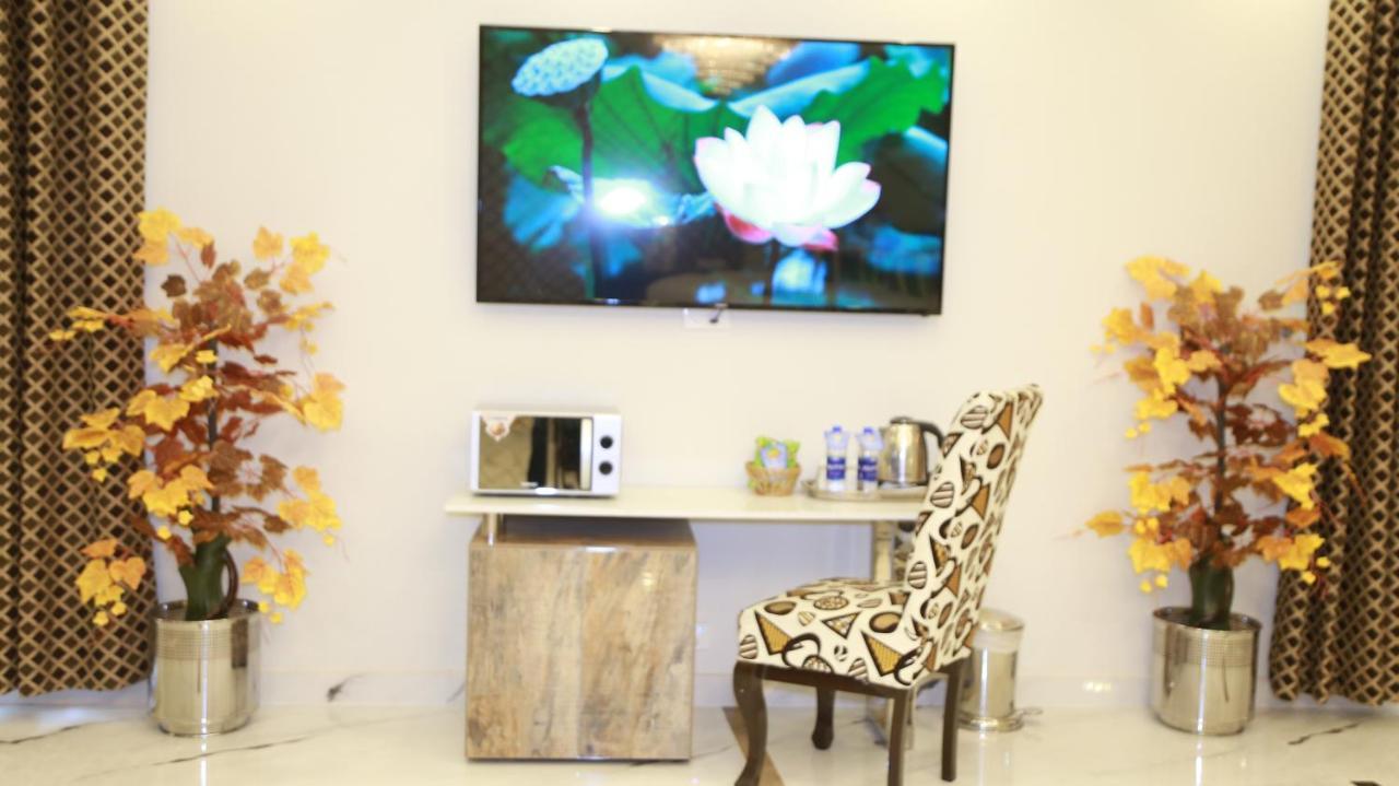 Hilton Suites לאהור מראה חיצוני תמונה
