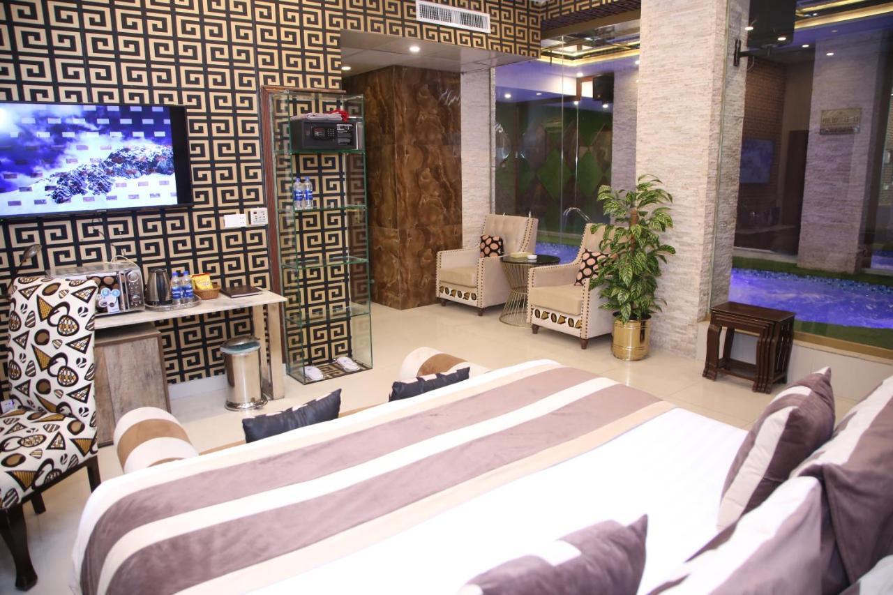 Hilton Suites לאהור מראה חיצוני תמונה
