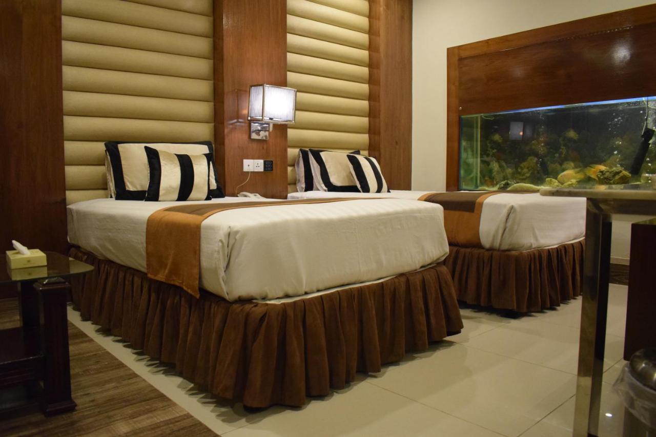 Hilton Suites לאהור מראה חיצוני תמונה