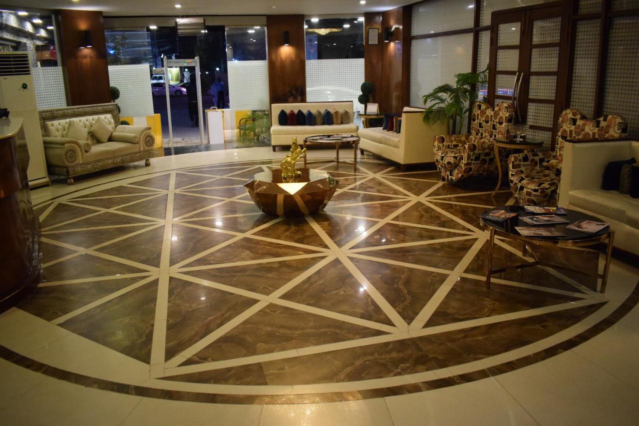 Hilton Suites לאהור מראה חיצוני תמונה